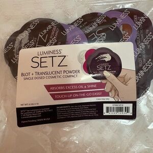 Luminess SETZ Blotting Powder Compact